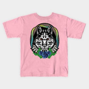 Wolf ready to pounce on prey Kids T-Shirt